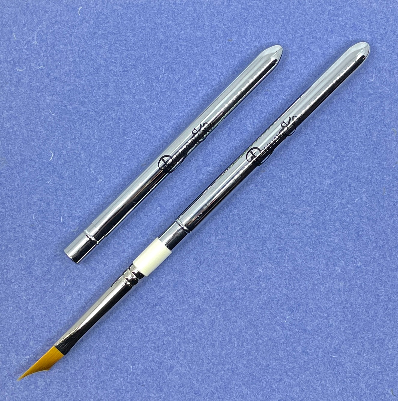 ROSEMARY & CO Reversible Pocket Brush - R18 - Golden Synthetic - Triangular - Size 8 (6 x 18mm)